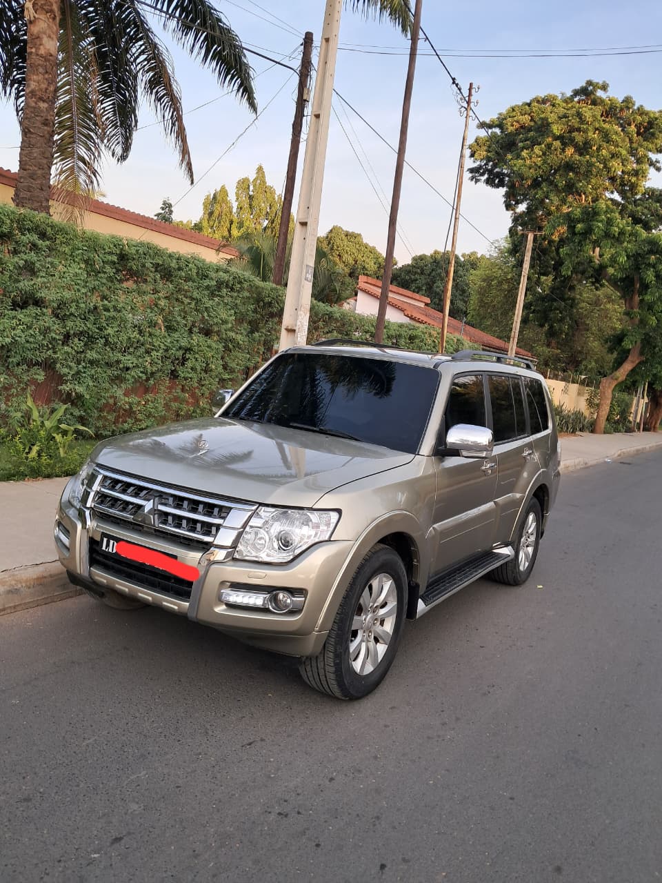 MITSUBISHI PAJERO IMPECÁVEL