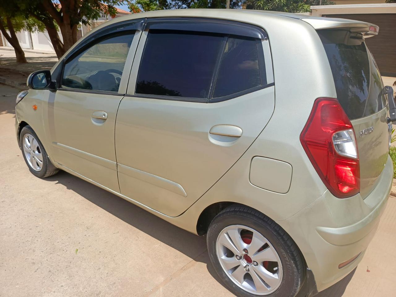 Hyundai i10 1,2  limpo limpo