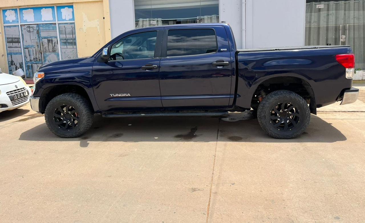 TOYOTA TUNDRA
