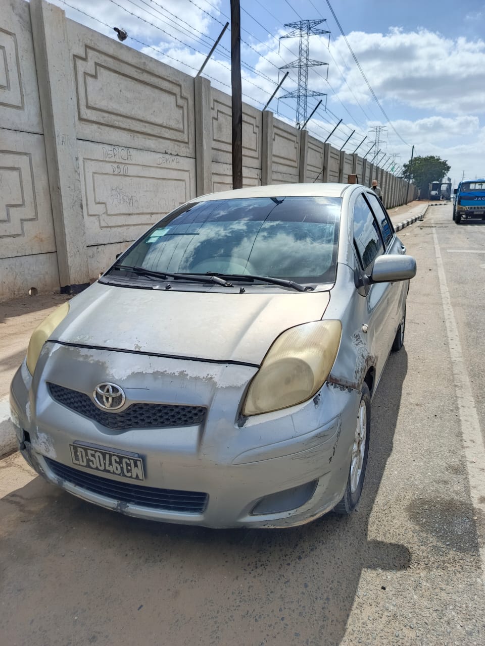 Toyota Yaris limpo