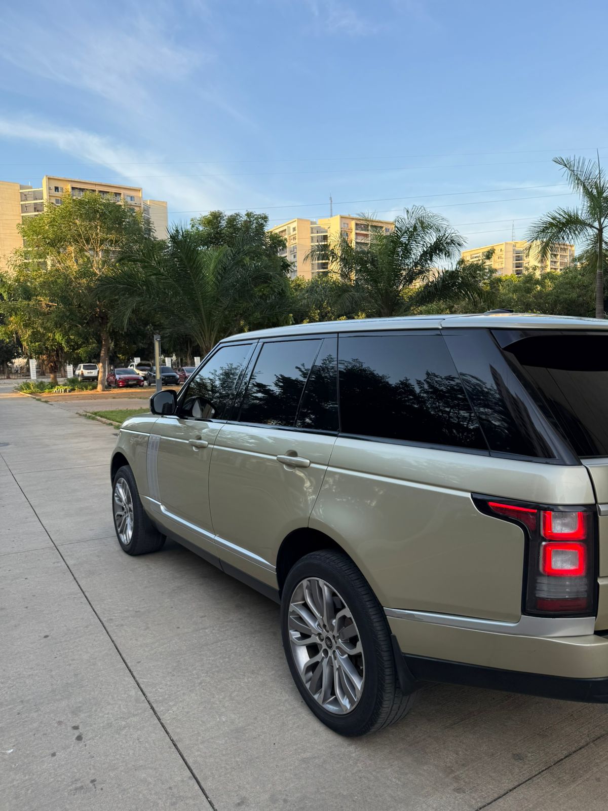 *🔥 RANGE ROVER AUTOBIOGRAPHY – SUPERCHARGED V