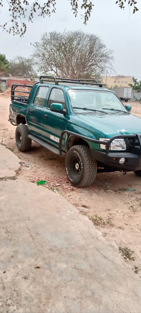 Toyota  Hilux