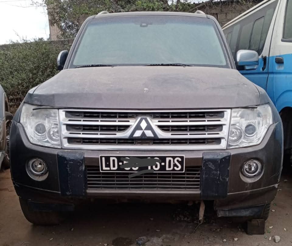 AMARRO MITSUBISHI PAJERO